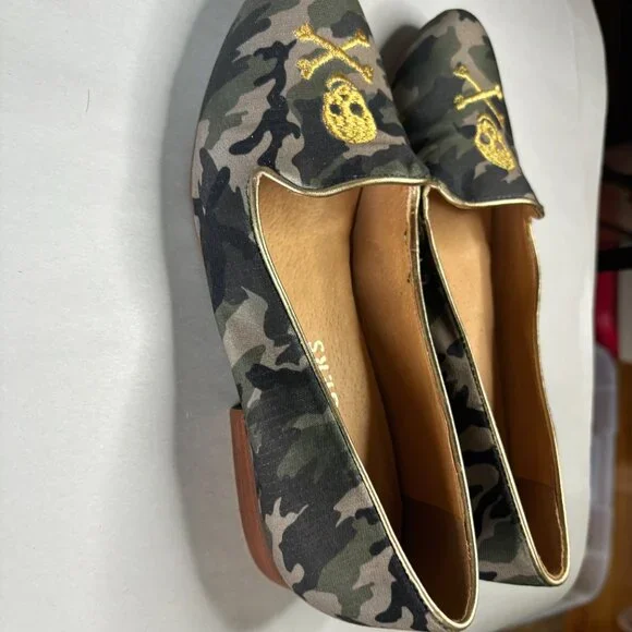 Pre-worn MINT Jack Rogers Women's Size 6.5 Gold Skull Pirate Camo Flats - Picture 6 of 11